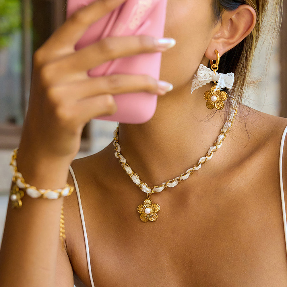 Collar Fleur Blanche